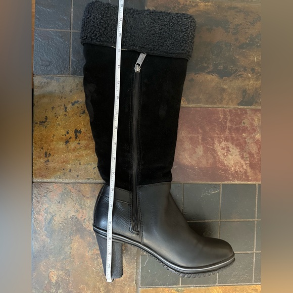 Pajar knee-high boot black leather and suede Sherpa cuff, leather strap detail - Picture 8 of 9